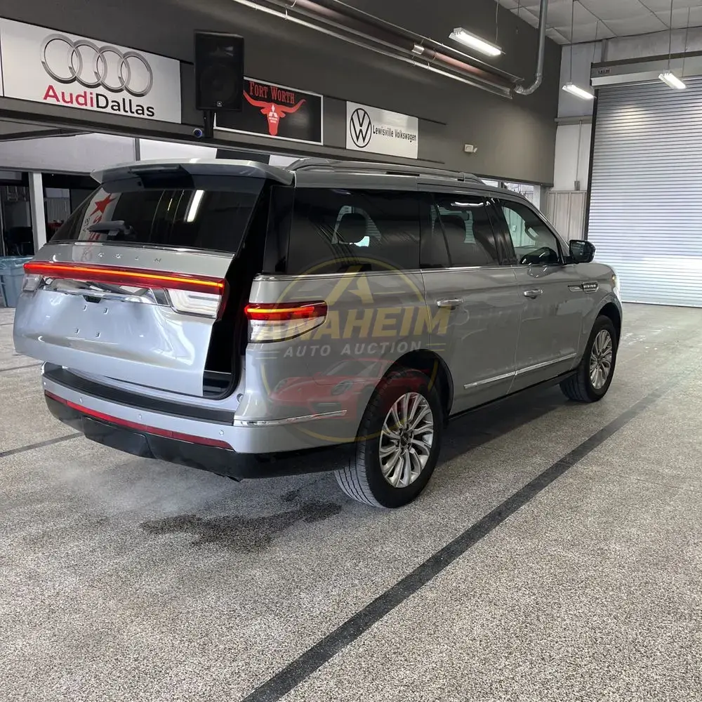 2023 Lincoln Navigator Standard
