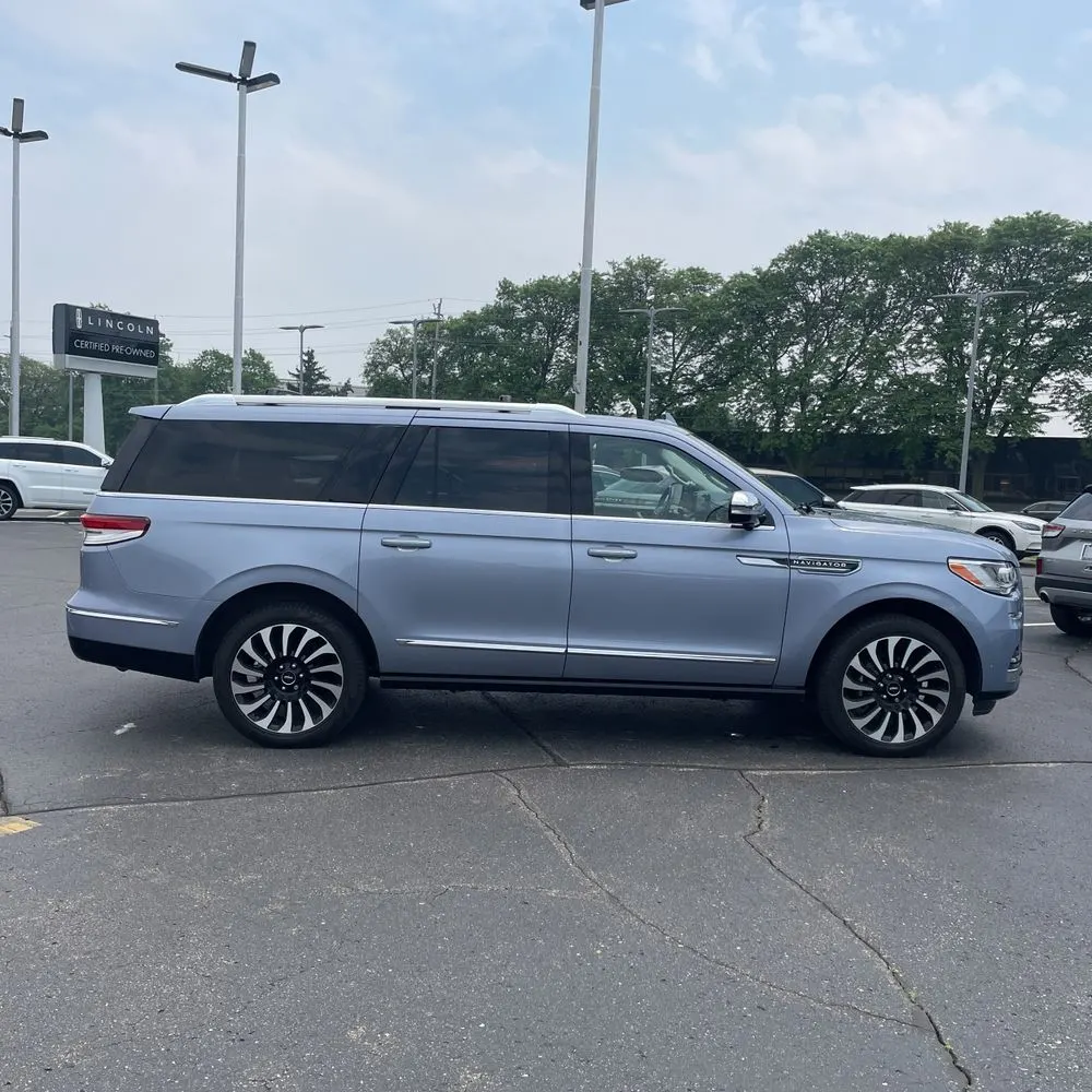 2022 Lincoln Navigator L Black Label