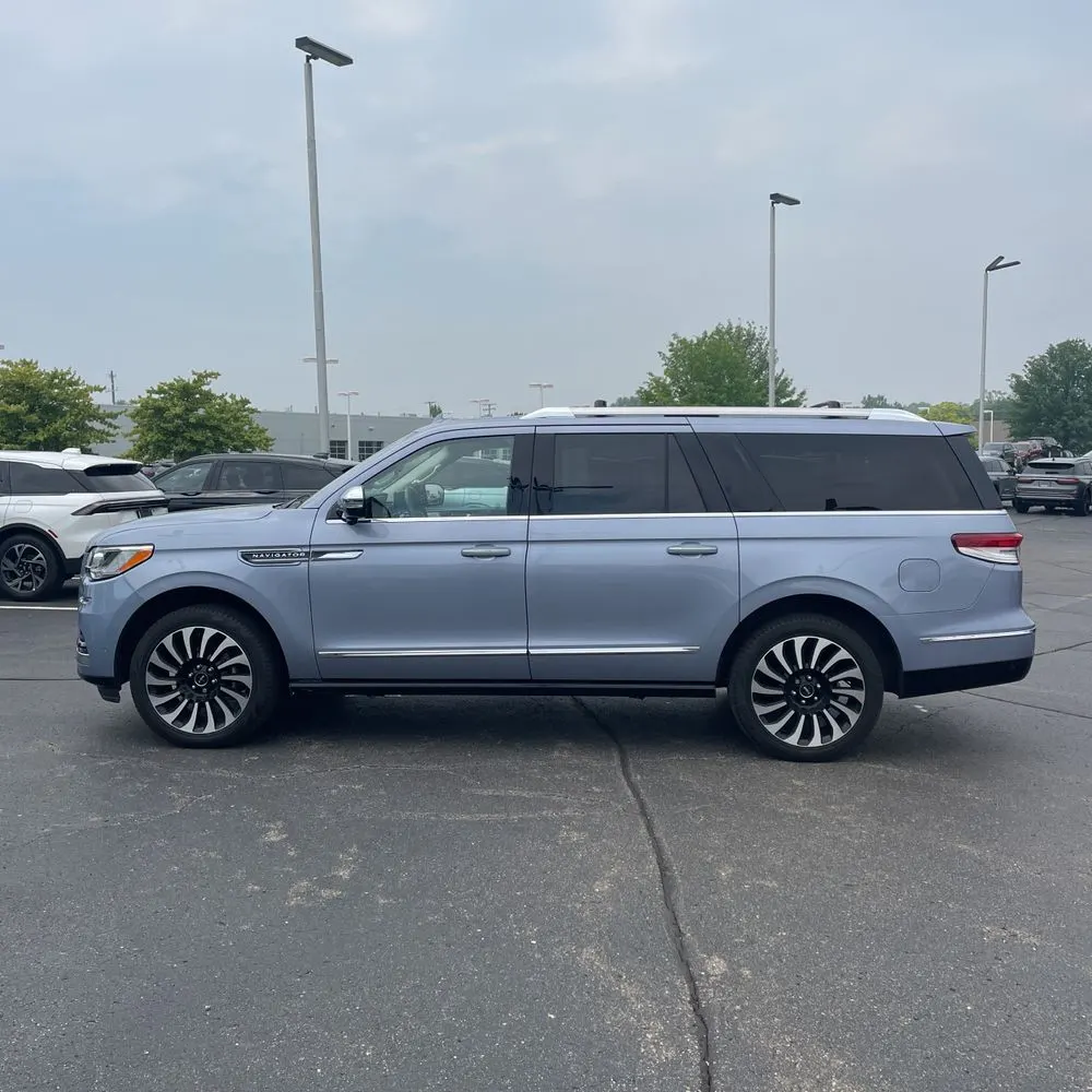 2022 Lincoln Navigator L Black Label