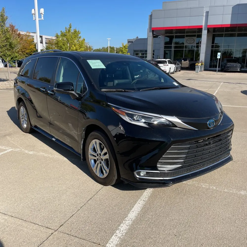 2023 Toyota Sienna Platinum 7-Passenger