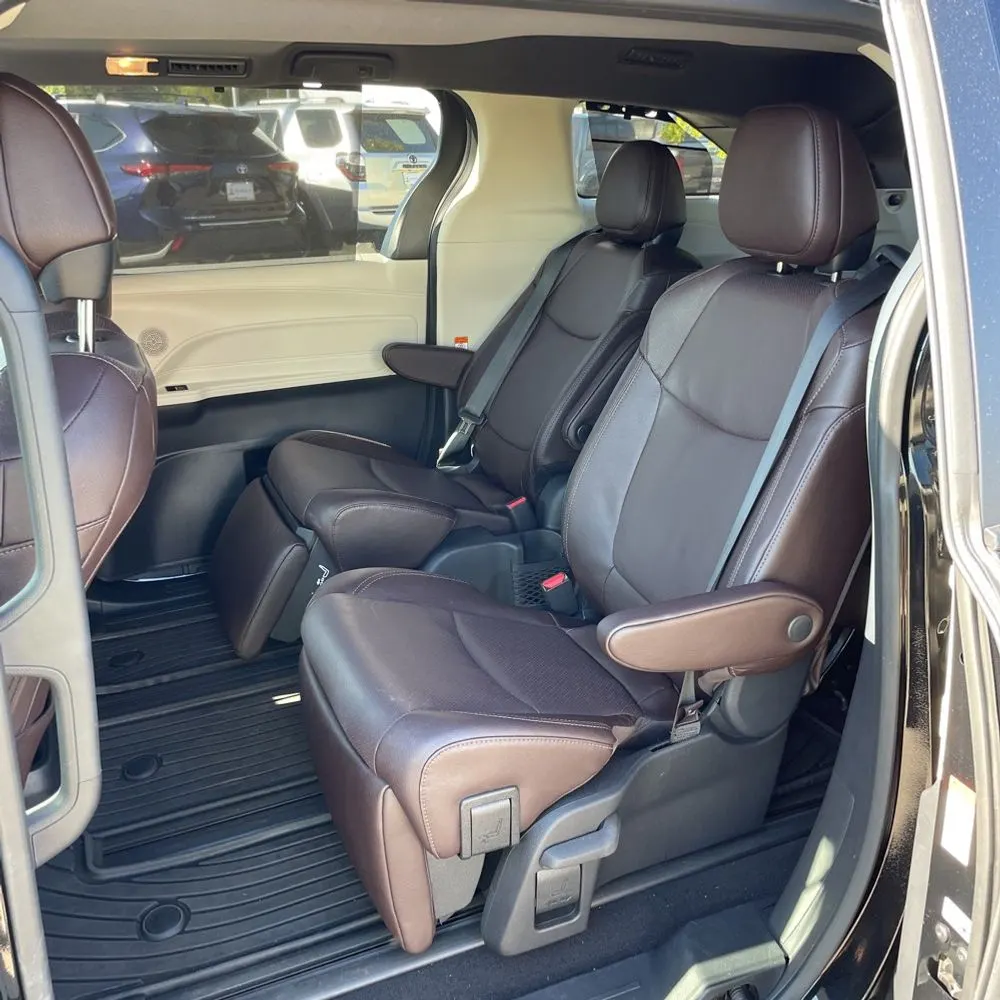 2023 Toyota Sienna Platinum 7-Passenger