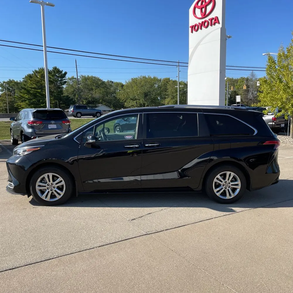 2023 Toyota Sienna Platinum 7-Passenger