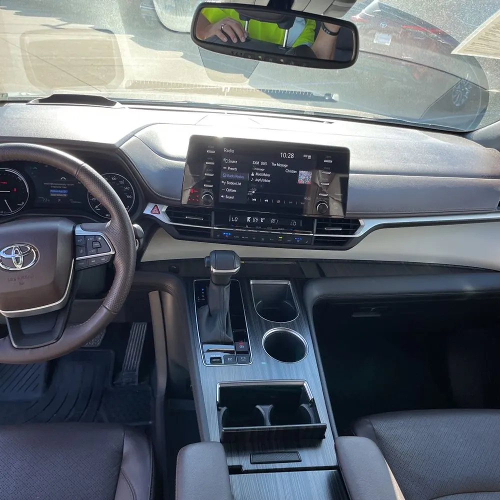 2023 Toyota Sienna Platinum 7-Passenger