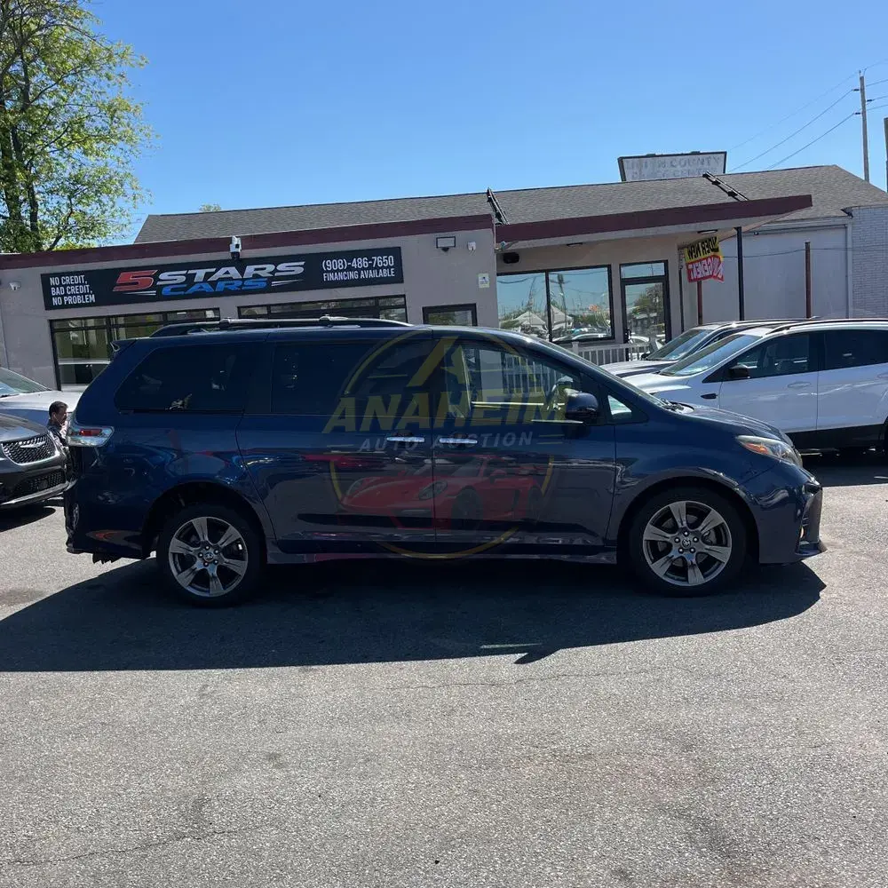 2019 Toyota Sienna SE 8-Passenger