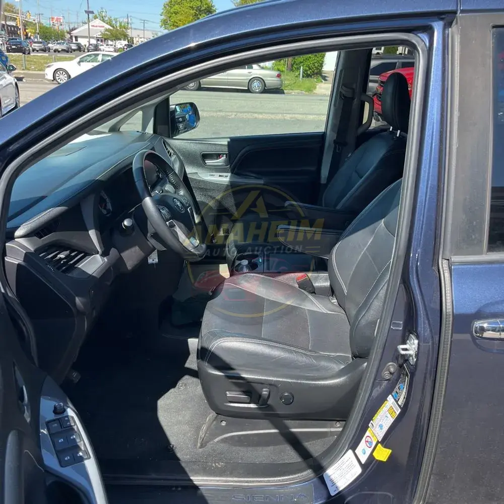 2019 Toyota Sienna SE 8-Passenger