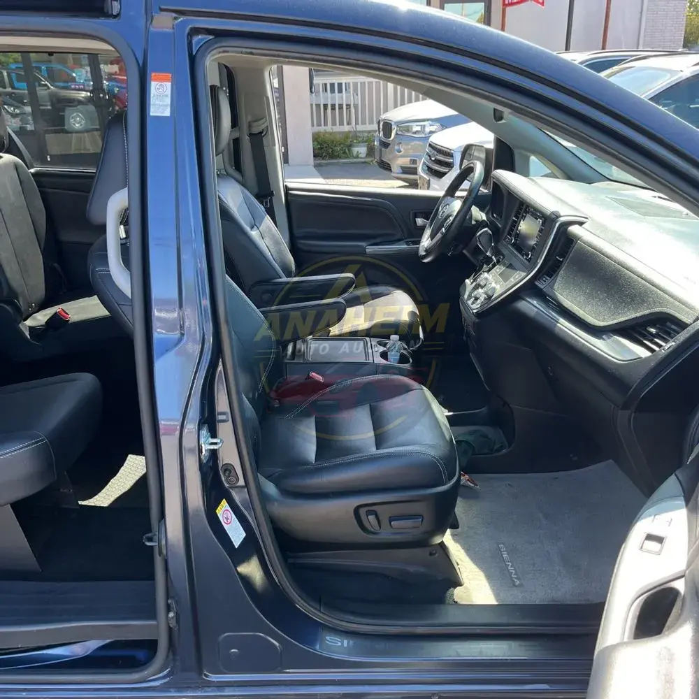 2019 Toyota Sienna SE 8-Passenger