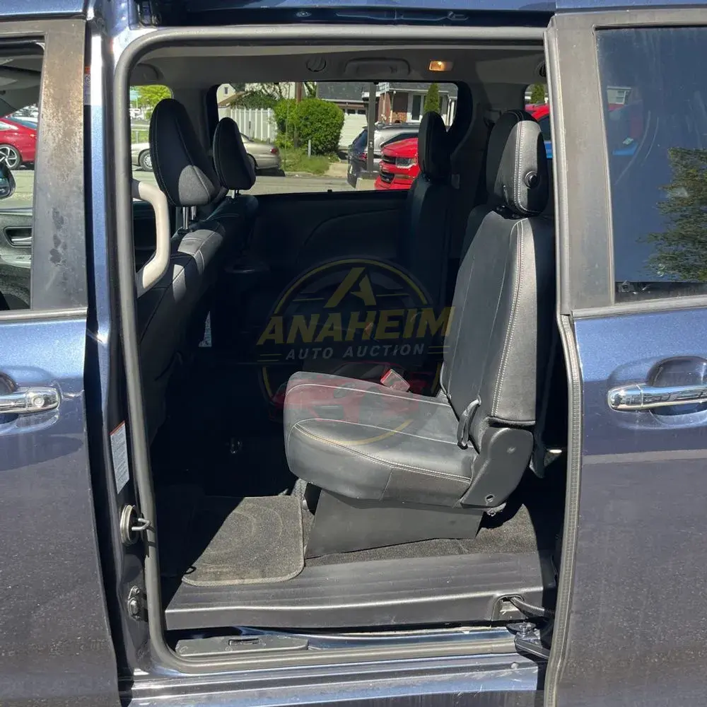 2019 Toyota Sienna SE 8-Passenger