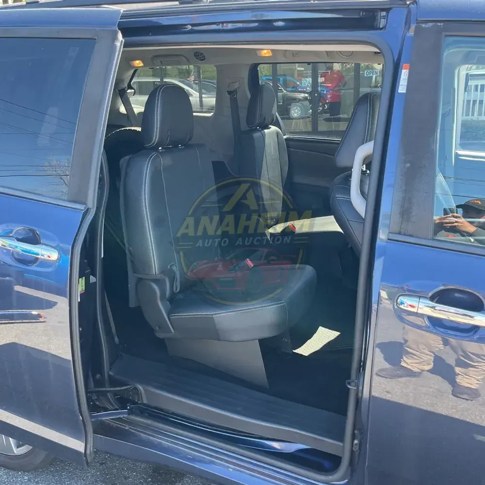 2019 Toyota Sienna SE 8-Passenger