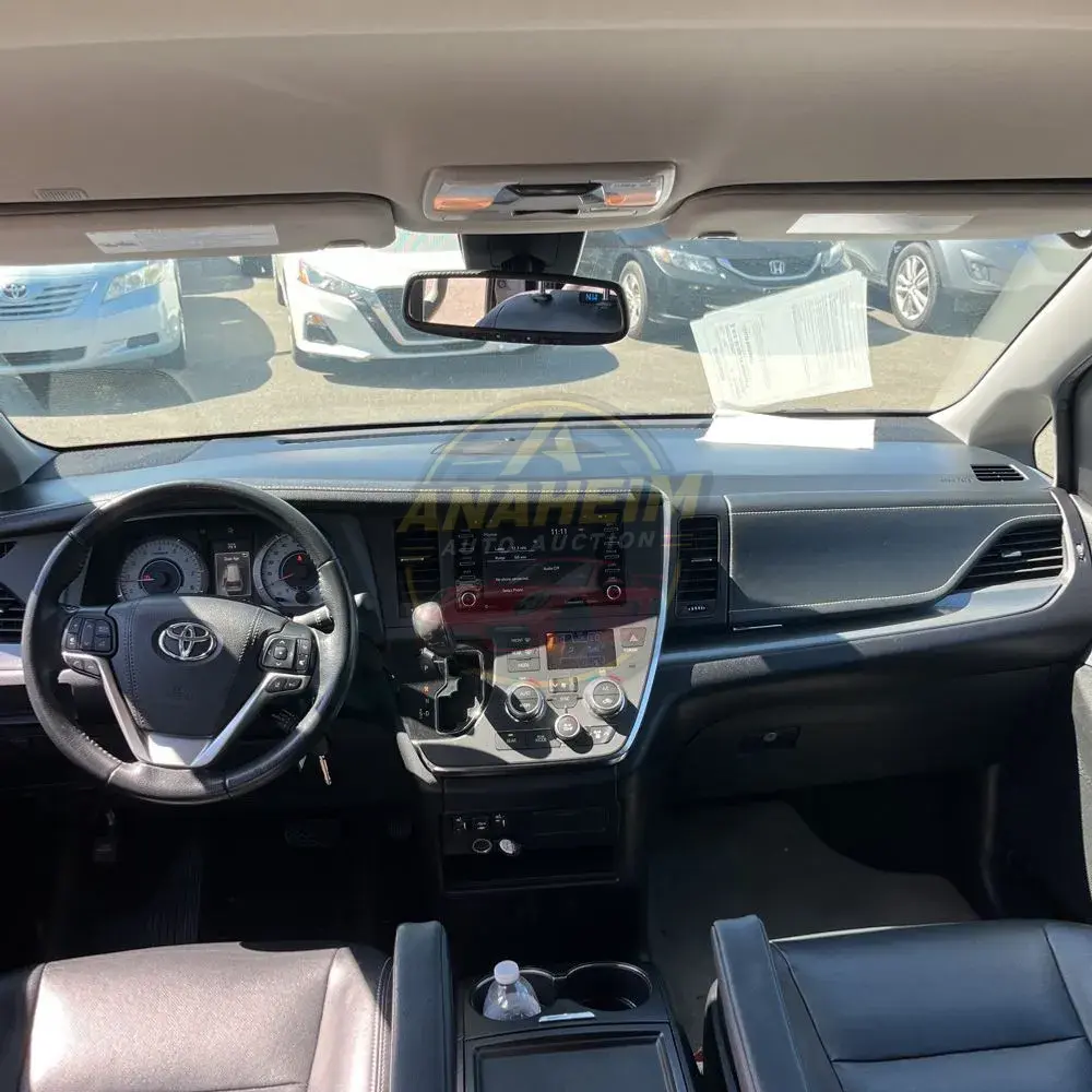2019 Toyota Sienna SE 8-Passenger
