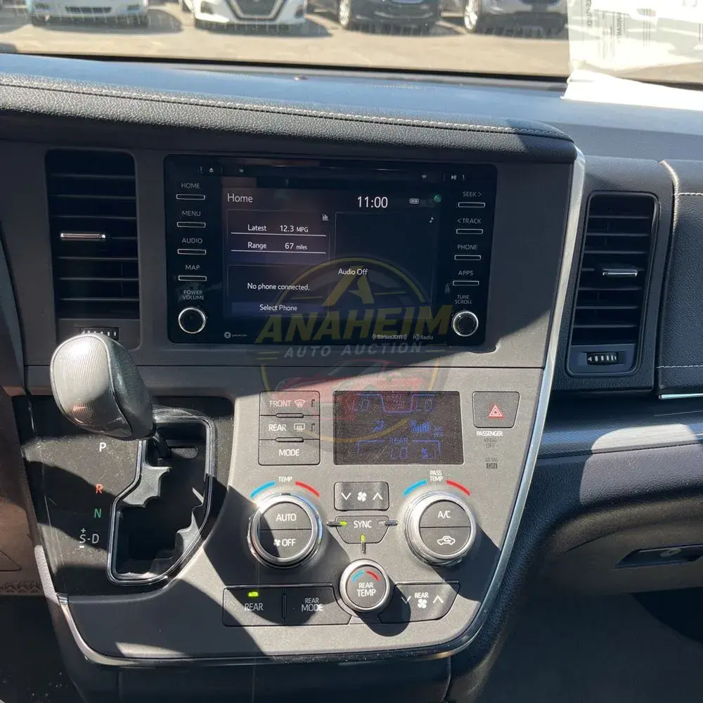 2019 Toyota Sienna SE 8-Passenger