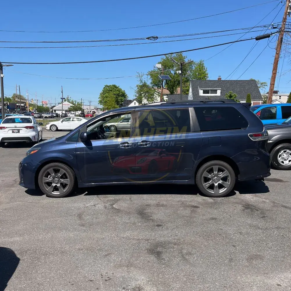 2019 Toyota Sienna SE 8-Passenger