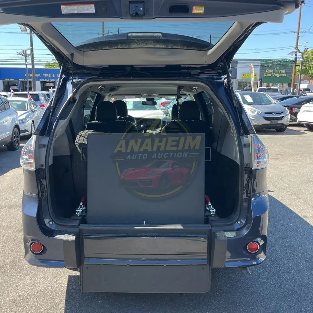2019 Toyota Sienna SE 8-Passenger