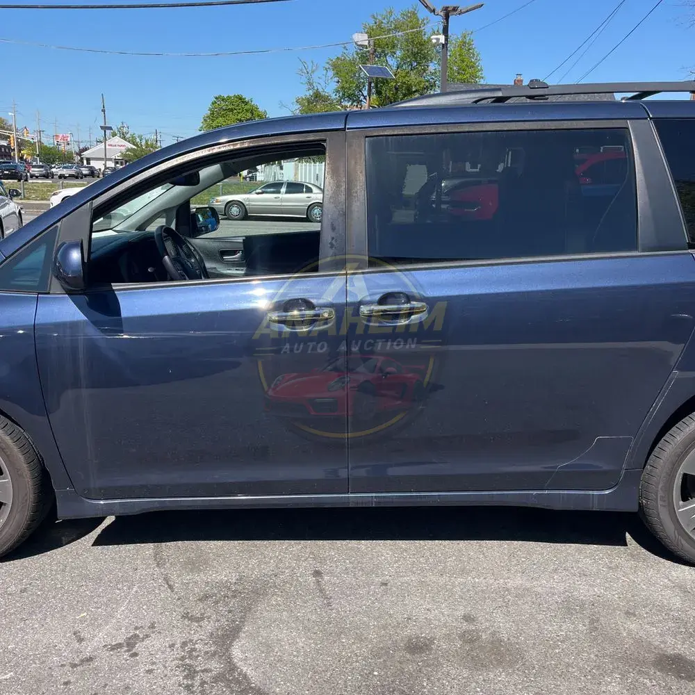 2019 Toyota Sienna SE 8-Passenger