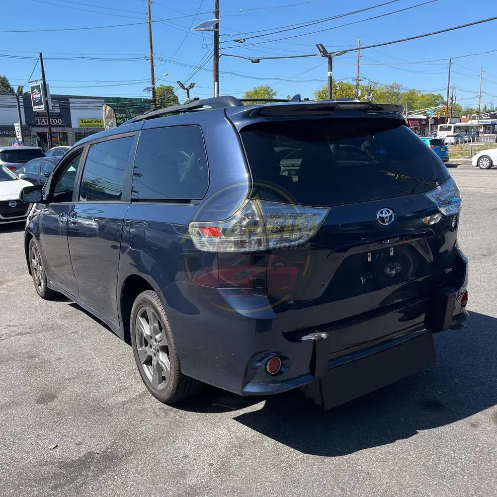 2019 Toyota Sienna SE 8-Passenger