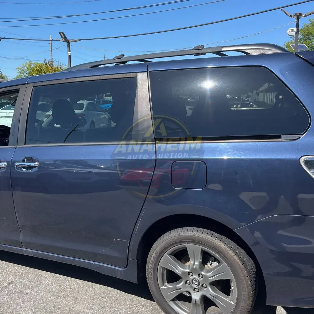 2019 Toyota Sienna SE 8-Passenger