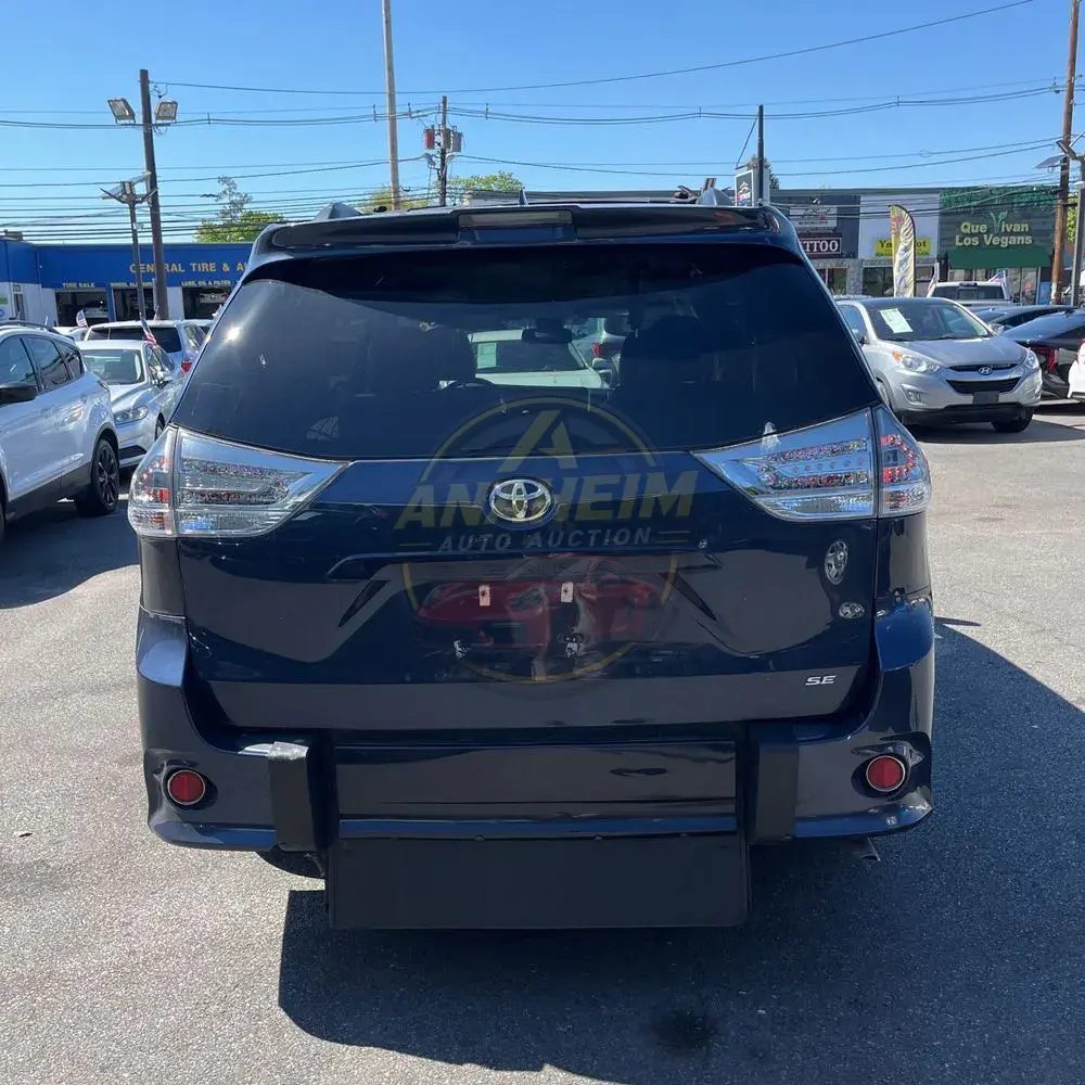 2019 Toyota Sienna SE 8-Passenger