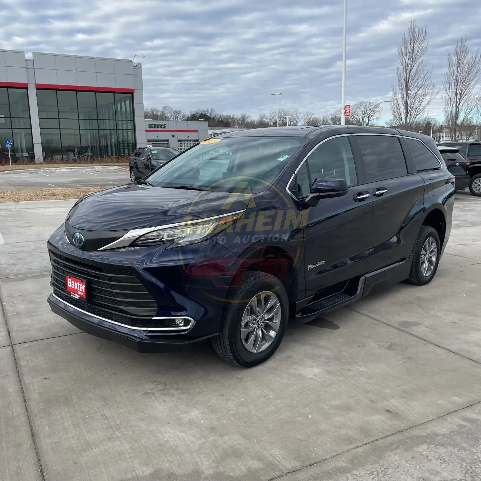 2023 Toyota Sienna XLE 8-Passenger