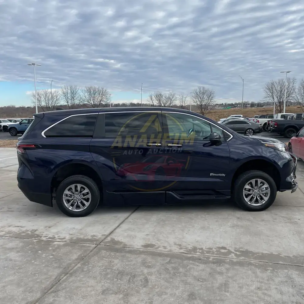 2023 Toyota Sienna XLE 8-Passenger
