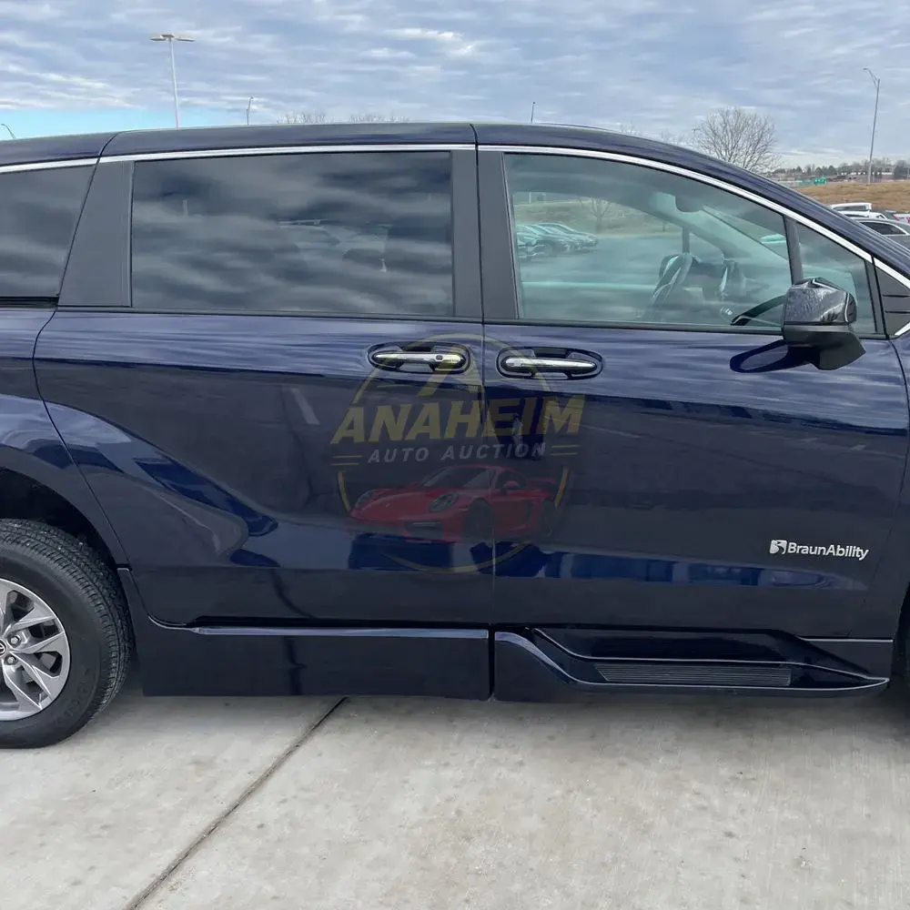 2023 Toyota Sienna XLE 8-Passenger