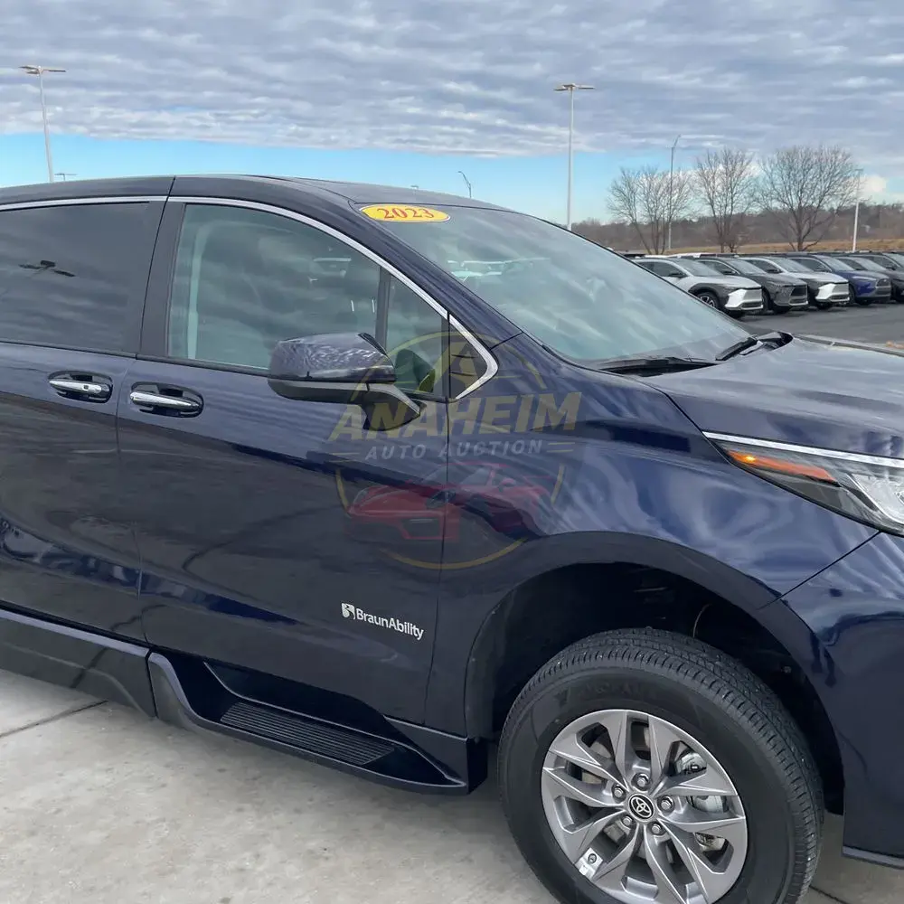 2023 Toyota Sienna XLE 8-Passenger