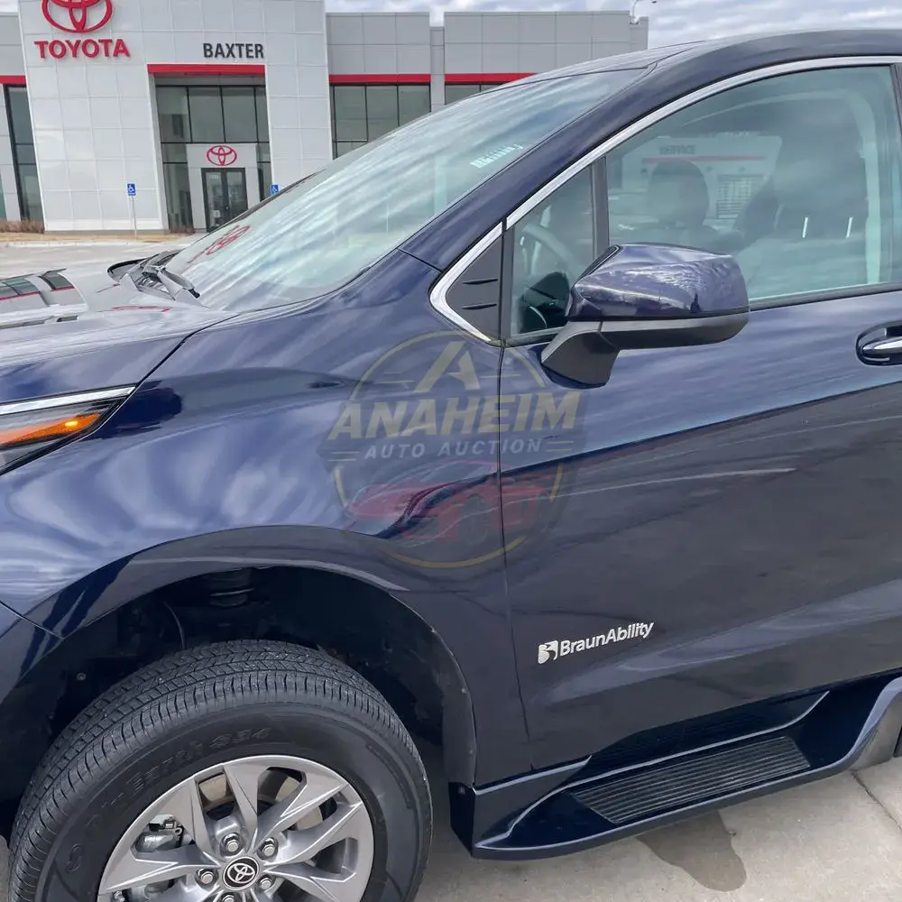 2023 Toyota Sienna XLE 8-Passenger