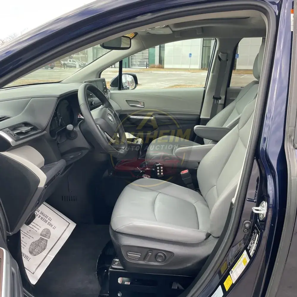 2023 Toyota Sienna XLE 8-Passenger