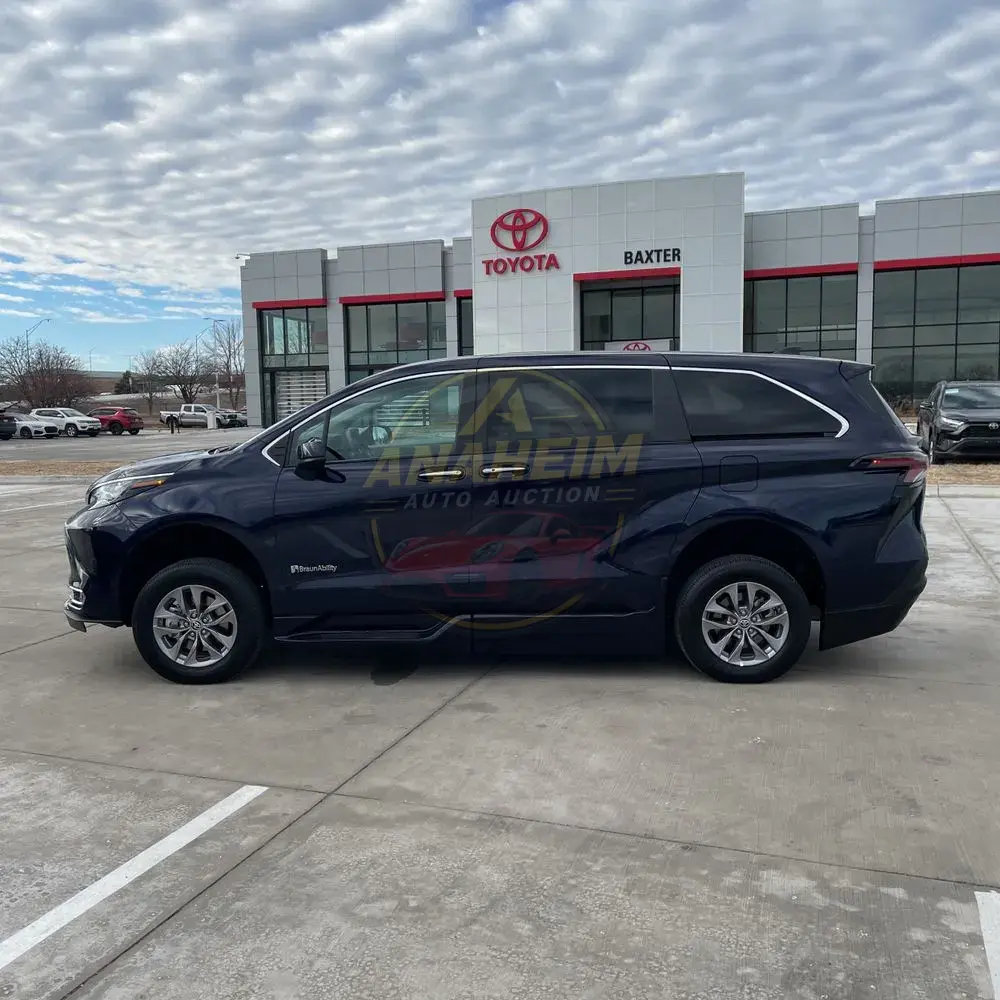 2023 Toyota Sienna XLE 8-Passenger