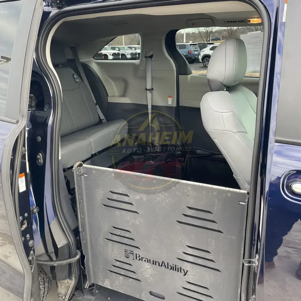 2023 Toyota Sienna XLE 8-Passenger