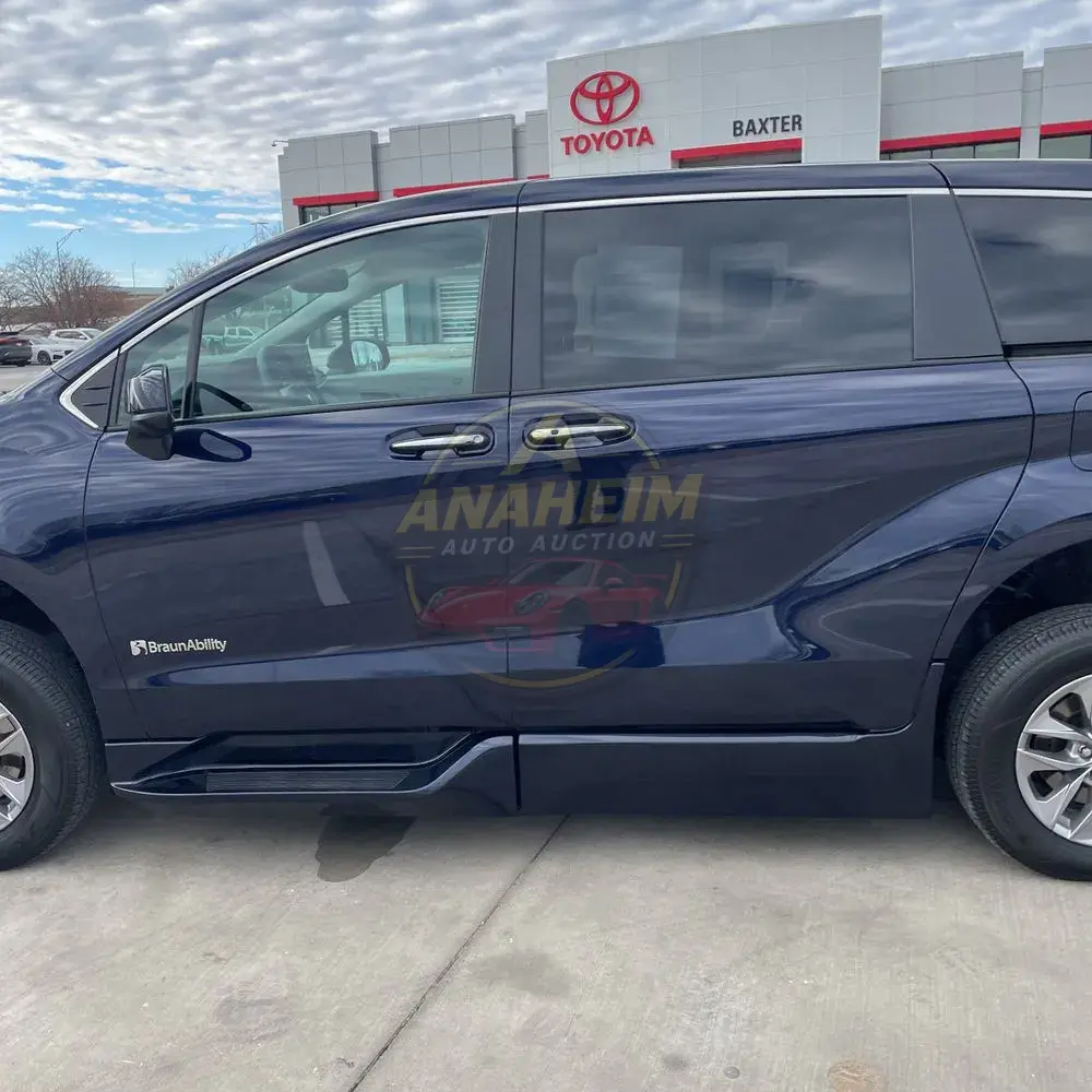 2023 Toyota Sienna XLE 8-Passenger