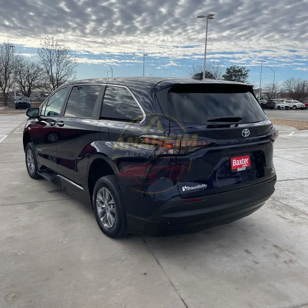 2023 Toyota Sienna XLE 8-Passenger