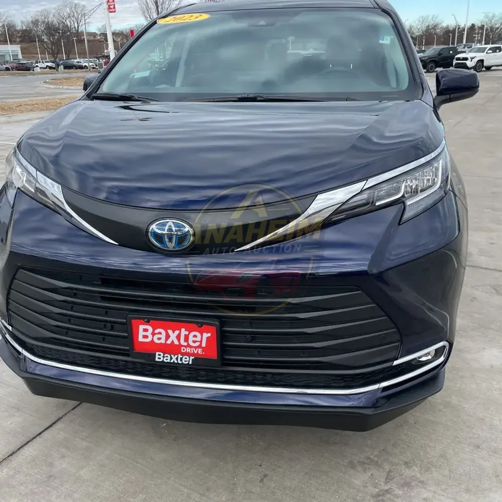 2023 Toyota Sienna XLE 8-Passenger