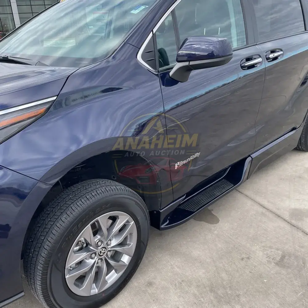 2023 Toyota Sienna XLE 8-Passenger
