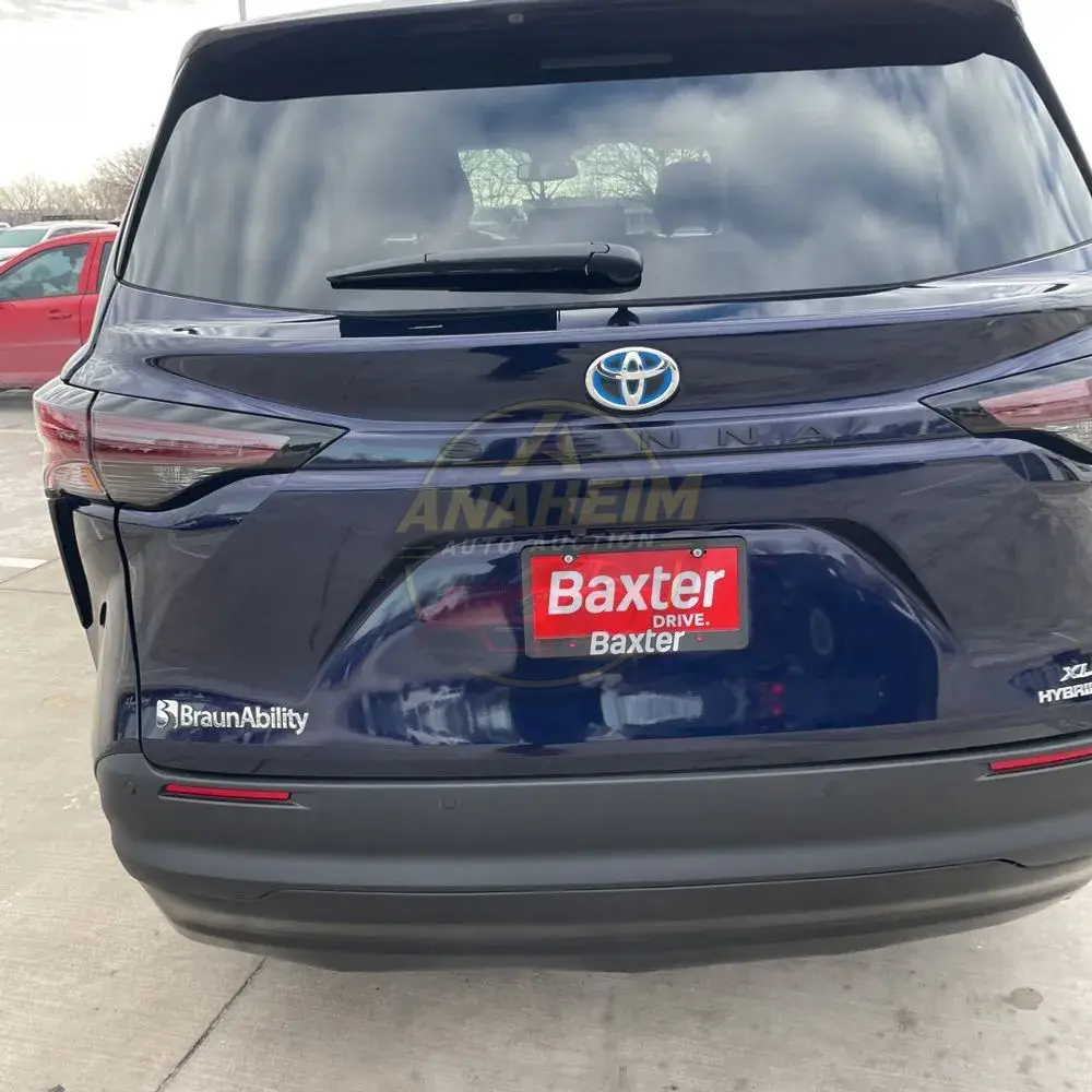 2023 Toyota Sienna XLE 8-Passenger