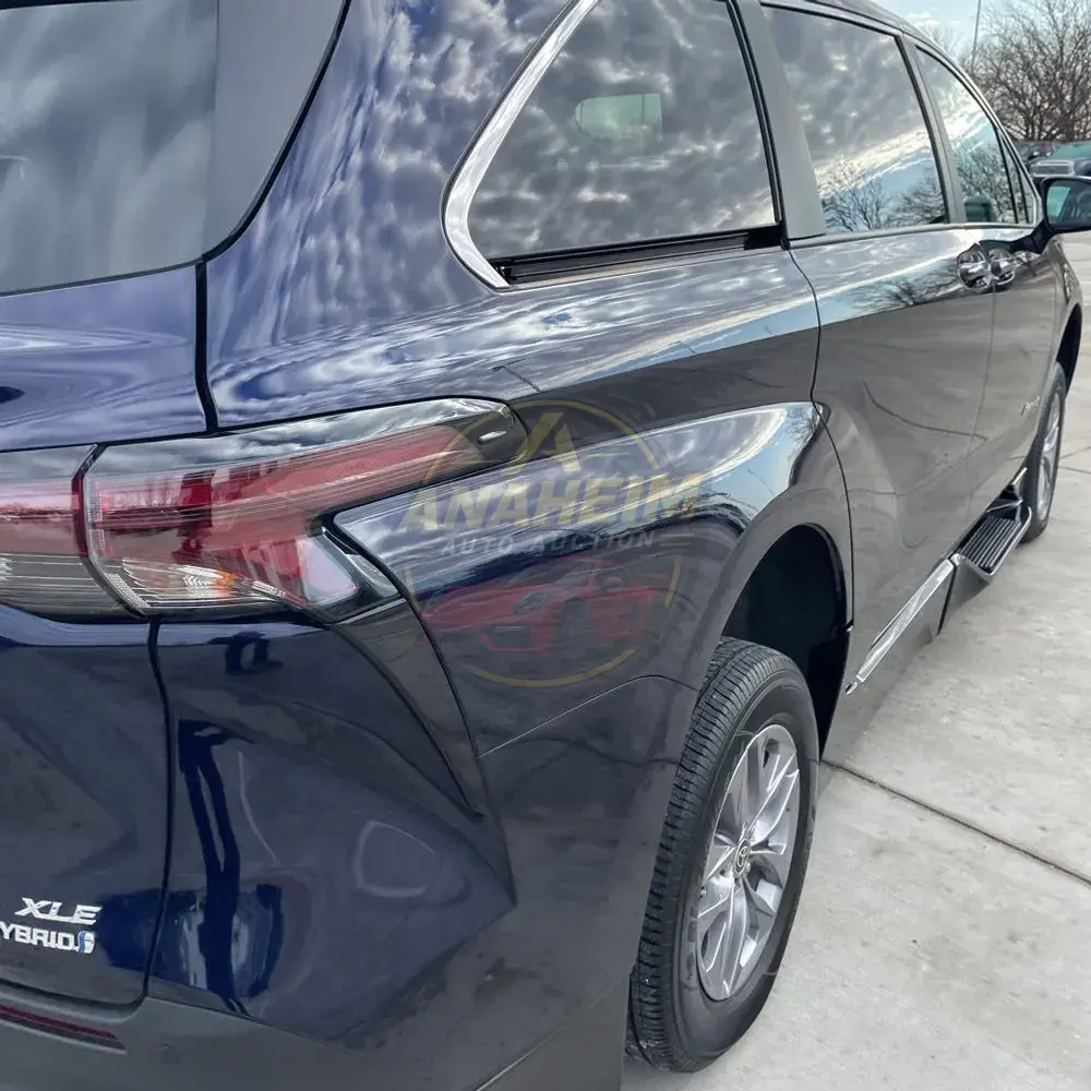 2023 Toyota Sienna XLE 8-Passenger