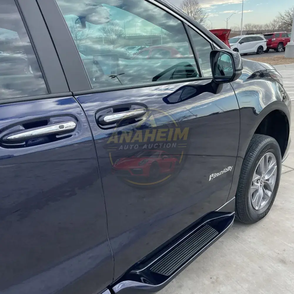 2023 Toyota Sienna XLE 8-Passenger