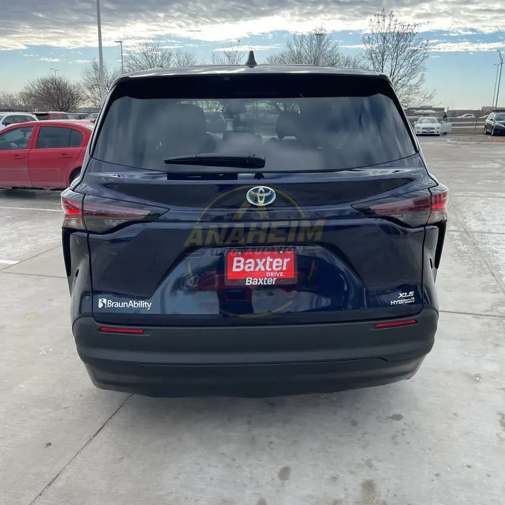 2023 Toyota Sienna XLE 8-Passenger