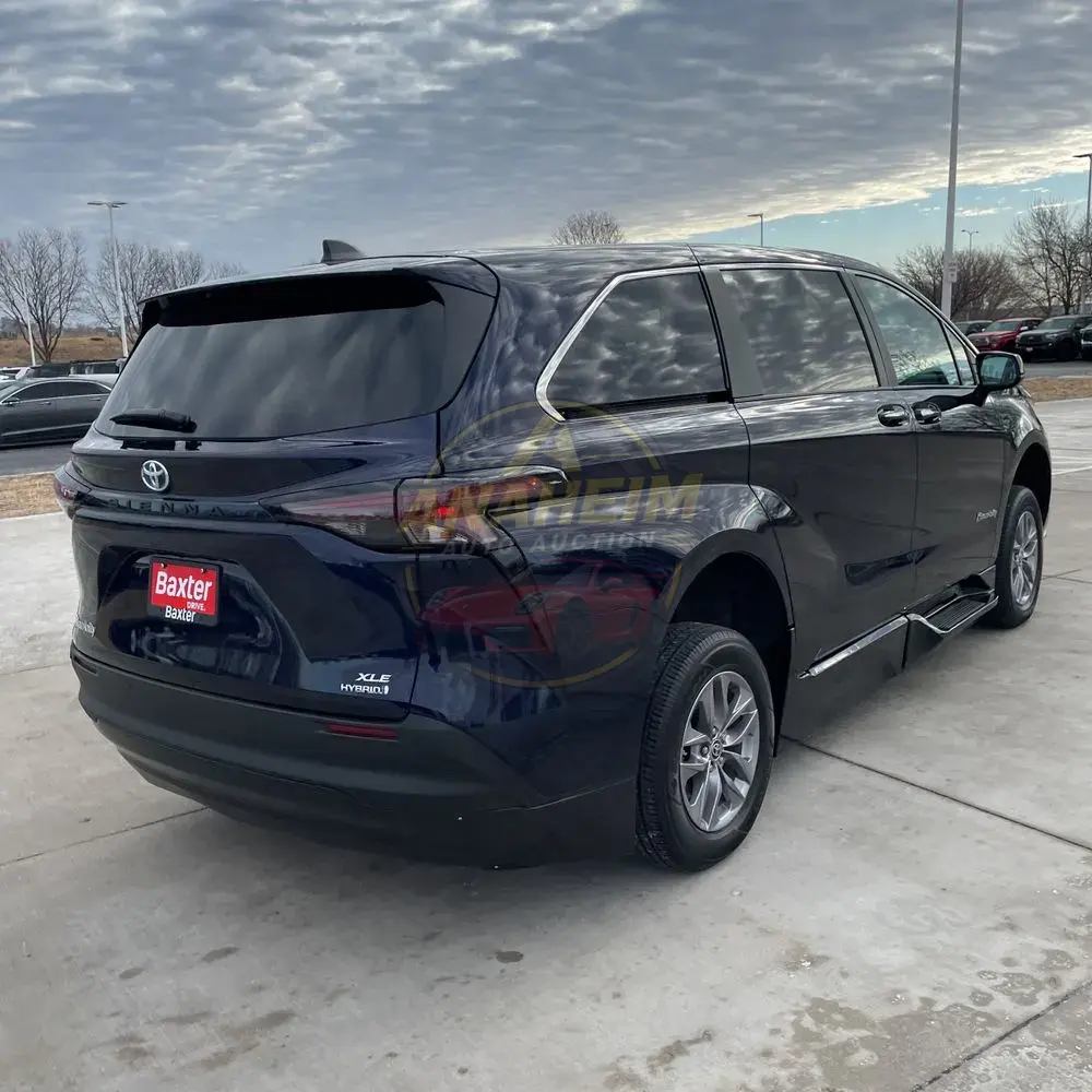 2023 Toyota Sienna XLE 8-Passenger