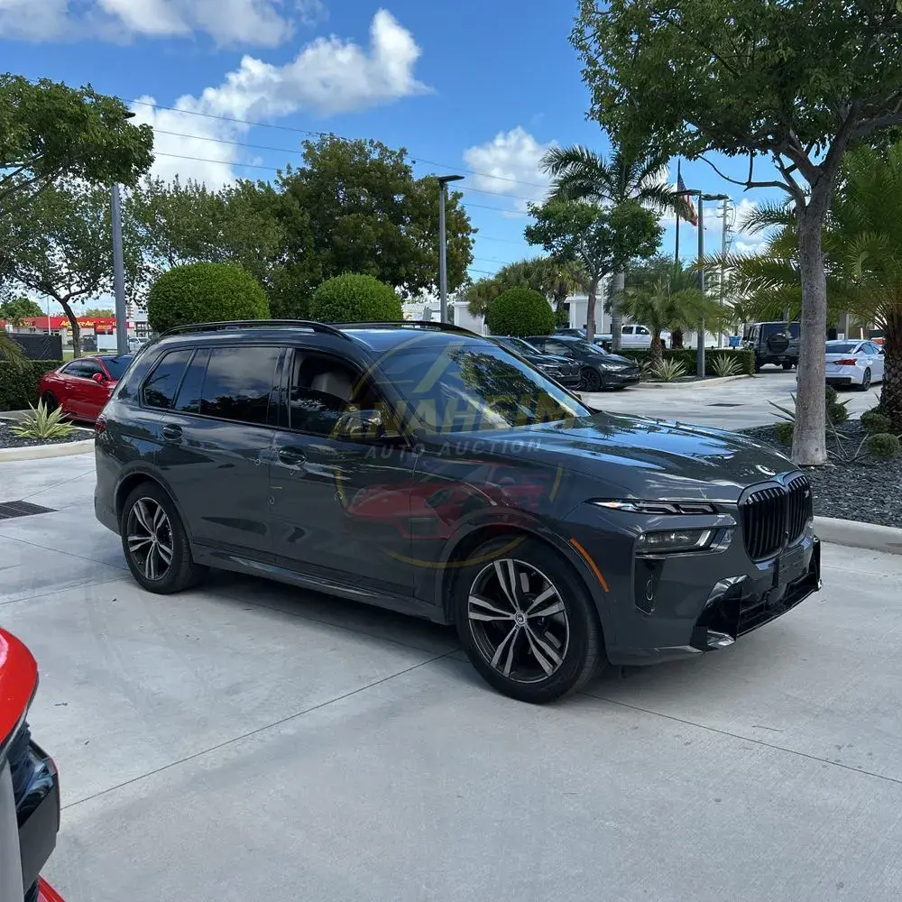 2023 BMW X7 M60i