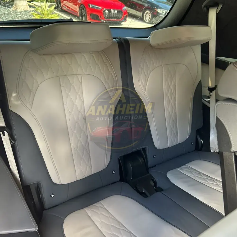 2023 BMW X7 M60i