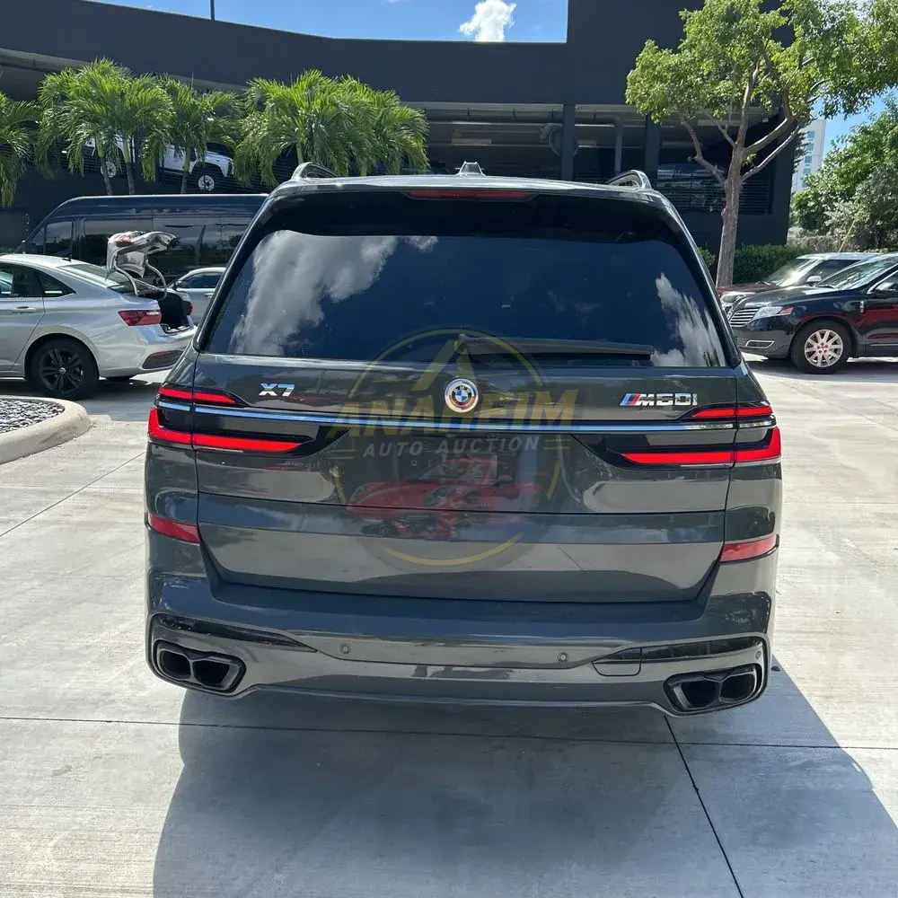 2023 BMW X7 M60i