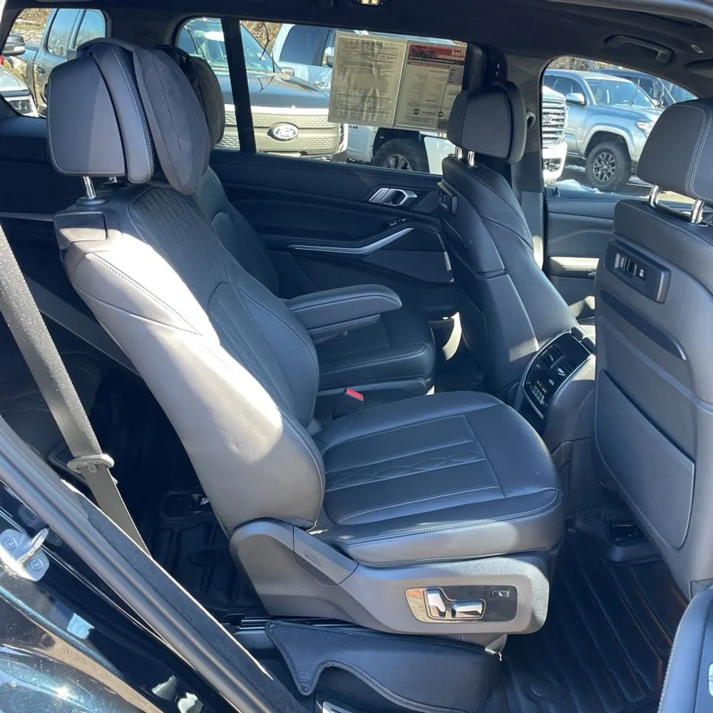 2022 BMW X7 M50i