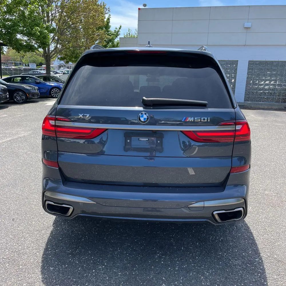 2022 BMW X7 M50i