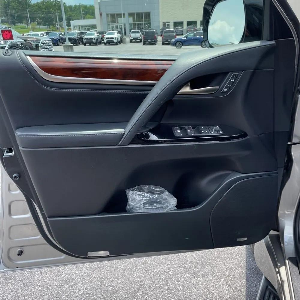 2021 Lexus LX 570 Three-Row