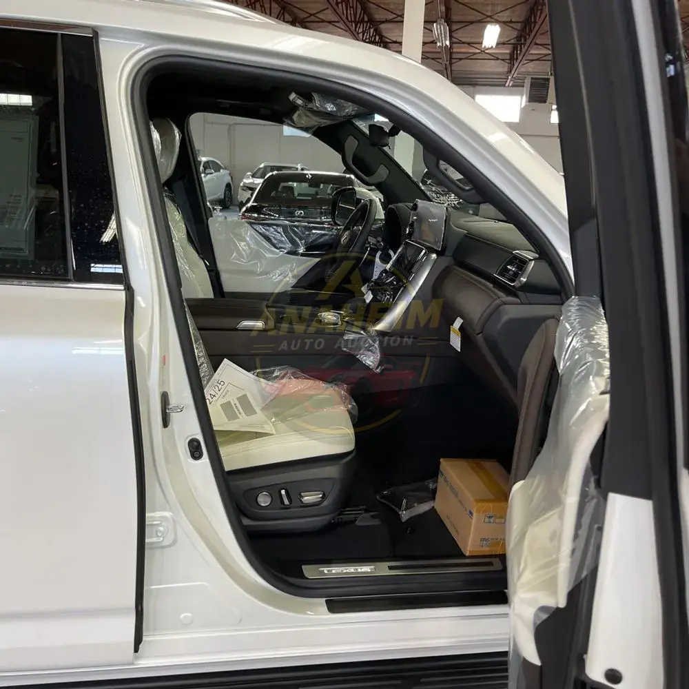 2025 Lexus LX 700h Luxury