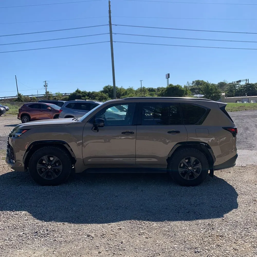 2025 Lexus LX 700h Overtrail