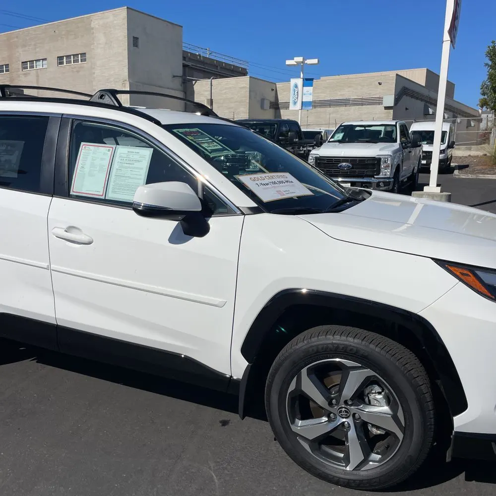2025 Toyota RAV4 Plug-in Hybrid SE
