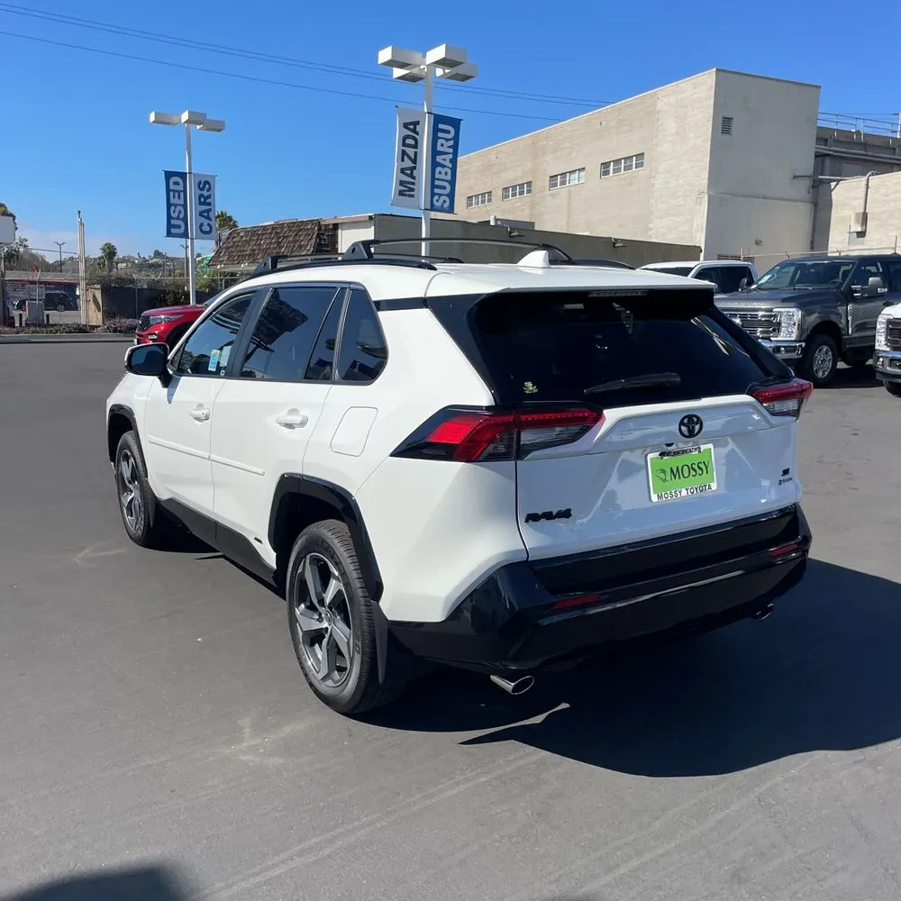 2025 Toyota RAV4 Plug-in Hybrid SE