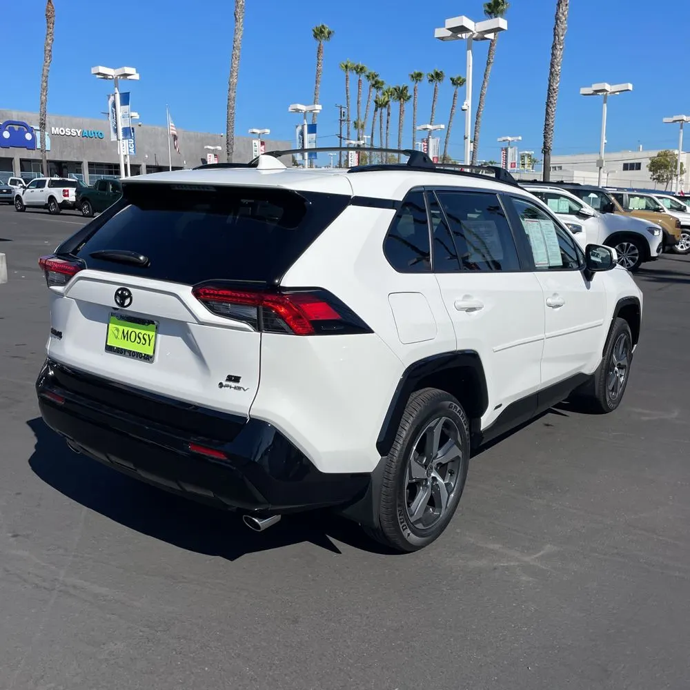 2025 Toyota RAV4 Plug-in Hybrid SE