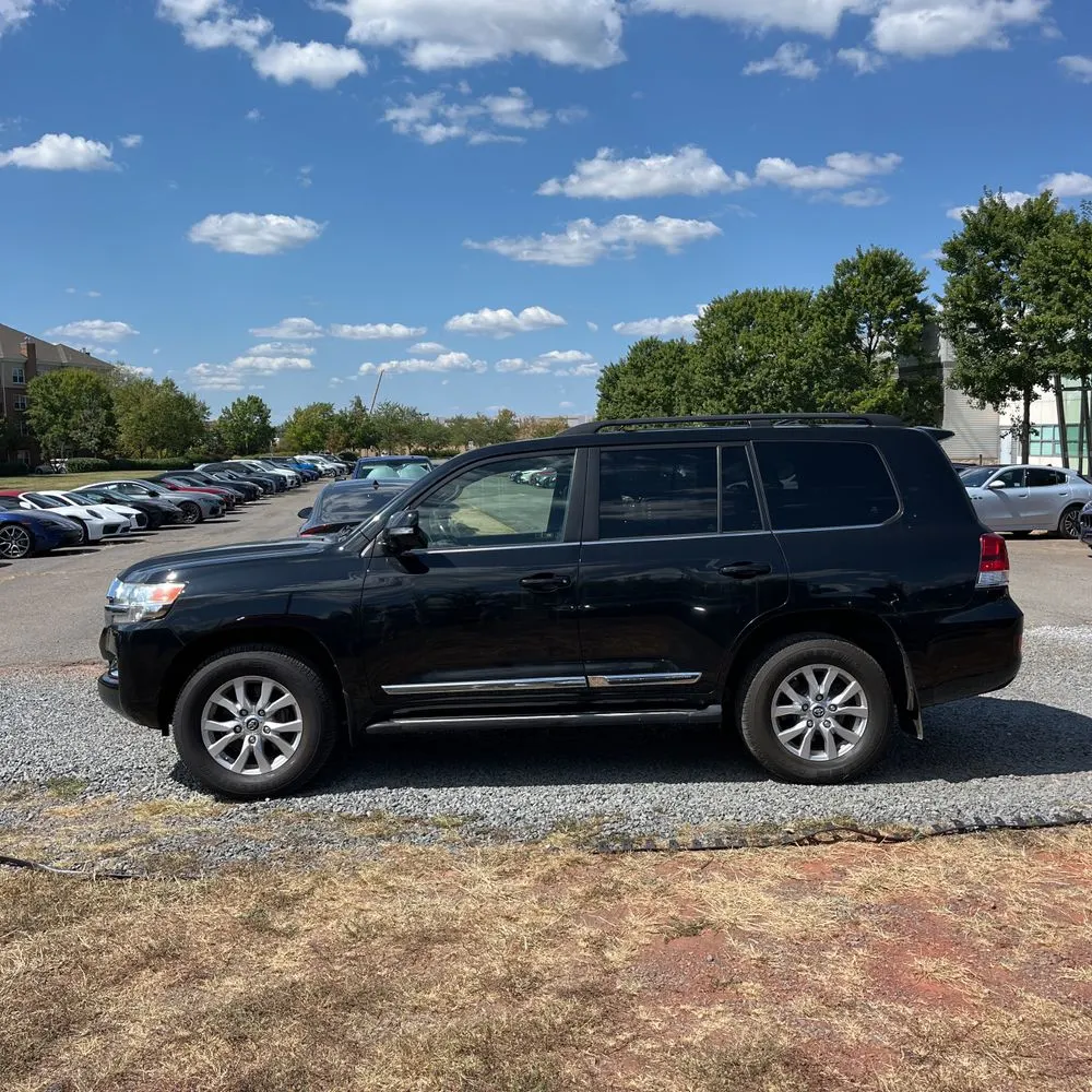 2017 Toyota Land Cruiser Base