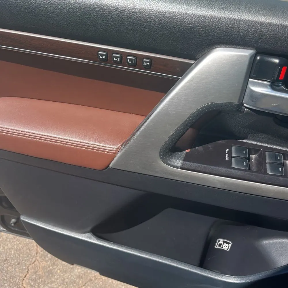2017 Toyota Land Cruiser Base
